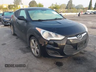 2012 Hyundai Veloster w/Gray Int z VIN KMHTC6AD0CU079655, wystawiony jako IAAI lot #42218601 z przebiegiem 131 116 mil mil oraz . Historia ofert i sprzedaży dostępna na DreamBid. Obrazek 1.