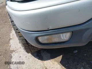 2001 Toyota Tacoma z VIN 5TEWN72N11Z845227, wystawiony jako IAAI lot #42397877 z przebiegiem 323 243 mil mil oraz . Historia ofert i sprzedaży dostępna na DreamBid. Obrazek 13.
