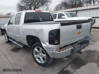 2012 Chevrolet Silverado 1500 LT with VIN 3GCPCSE02CG192161, listed as a IAAI auction lot 41287598 with 284,698 mi miles. Bid and sale history available at carsss.com. Image 3.