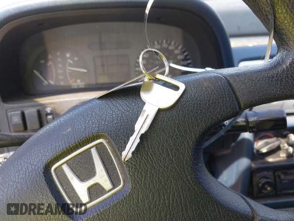 1991 Honda Civic z VIN 1HGED3649ML019481, wystawiony jako IAAI lot #42143741 z przebiegiem 352 104 mil mil oraz . Historia ofert i sprzedaży dostępna na DreamBid. Obrazek 11.