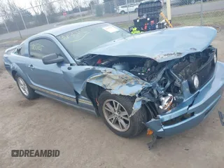 2006 Ford Mustang Standard with VIN 1ZVFT80NX65178230, listed as a IAAI auction lot 41835125 with 178,607 mi miles. Bid and sale history available at carsss.com. Image 1.