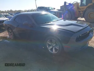 2017 Dodge Challenger SXT Plus z VIN 2C3CDZAG5HH592797, wystawiony jako IAAI lot #41826202 z przebiegiem 108 233 mil mil oraz . Historia ofert i sprzedaży dostępna na DreamBid. Obrazek 1.