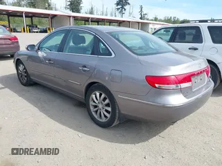 2007 Hyundai Azera SE z VIN KMHFC46F57A141280, wystawiony jako IAAI lot #42214462 z przebiegiem 105 476 mil mil oraz . Historia ofert i sprzedaży dostępna na DreamBid. Obrazek 3.