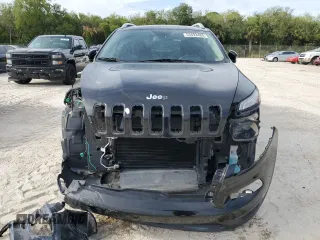 2017 Jeep Cherokee Latitude with VIN 1C4PJMCB0HW520725, listed as a Copart auction lot 53493485 with 74,333 mi miles and Salvage Title. Bid and sale history available at DreamBid. Image 5.
