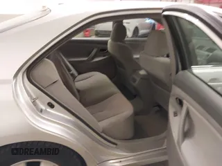 2010 Toyota Camry z VIN 4T4BF3EK4AR021612, wystawiony jako IAAI lot #41308791 z przebiegiem 329 133 mil mil oraz . Historia ofert i sprzedaży dostępna na DreamBid. Obrazek 8.