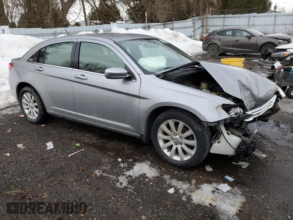 2013 Chrysler 200 LX with VIN 1C3CCBAB8DN651115, listed as a Copart auction lot 46977655 with 124,600 mi miles and Salvage Title. Bid and sale history available at carsss.com. Image 4.