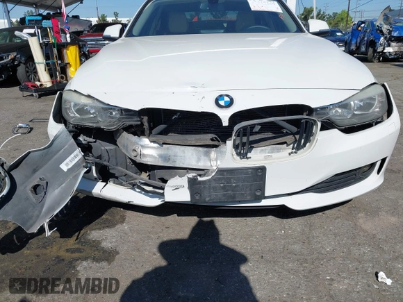 2013 BMW 3 Series 320i xDrive с VIN WBA3C3C55DF980712, выставлен на аукционе IAAI как лот 42317269 с пробегом 114 528 миль миль и . История ставок и продаж доступна на DreamBid. Изображение 6.