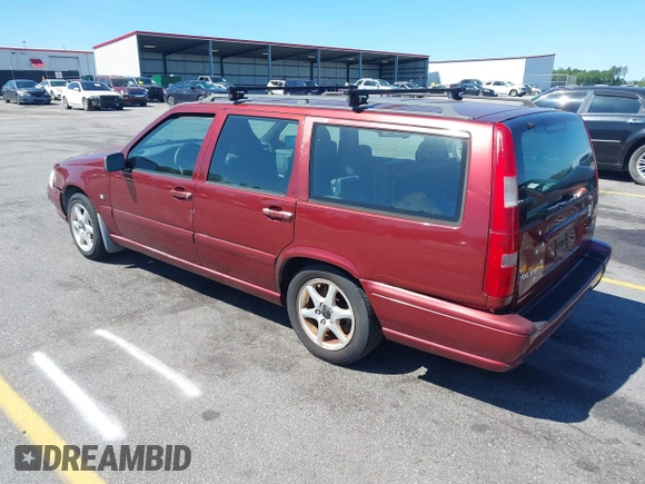 2000 Volvo V70 z VIN YV1LW61J8Y2644104, wystawiony jako IAAI lot #42307218 z przebiegiem 251 170 mil mil oraz . Historia ofert i sprzedaży dostępna na DreamBid. Obrazek 3.