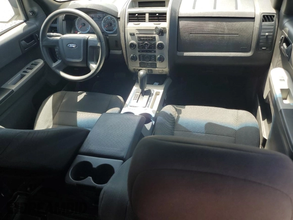 2010 Ford Escape XLT с VIN 1FMCU0D77AKA50940, выставлен на аукционе Copart как лот 55066975 с пробегом 169 940 миль миль и Списание • Salvage title. История ставок и продаж доступна на DreamBid. Изображение 8.