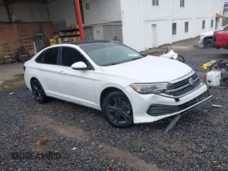 2023 Volkswagen Jetta SE z VIN 3VW7M7BU5PM026190, wystawiony jako IAAI lot #42477931 z przebiegiem 81 232 mil mil oraz . Historia ofert i sprzedaży dostępna na DreamBid. Obrazek 1.