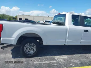 2019 Ford F-250 XL с VIN 1FT7X2A67KEC53878, выставлен на аукционе IAAI как лот 42707576 с пробегом 155 920 миль миль и . История ставок и продаж доступна на DreamBid. Изображение 6.