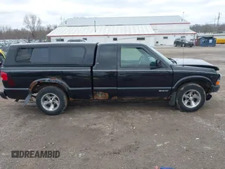 2001 Chevrolet S-10 LS with VIN 1GCCS19W818112858, listed as a IAAI auction lot 41955250 with 185,516 mi miles and . Bid and sale history available at DreamBid. Image 13.
