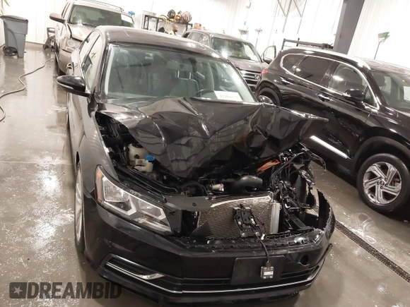 2019 Volkswagen Passat Wolfsburg Edition z VIN 1VWLA7A36KC004077, wystawiony jako IAAI lot #42164379 z przebiegiem 50 498 mil mil oraz . Historia ofert i sprzedaży dostępna na DreamBid. Obrazek 13.