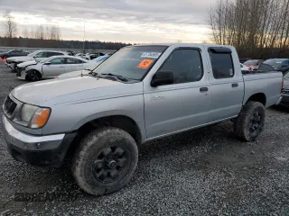 2000 Nissan Frontier XE z VIN 1N6ED27Y8YC368144, wystawiony jako Copart lot #87784565 z przebiegiem Nie podano mil oraz Czysty tytuł • Clean title. Historia ofert i sprzedaży dostępna na DreamBid. Obrazek 1.