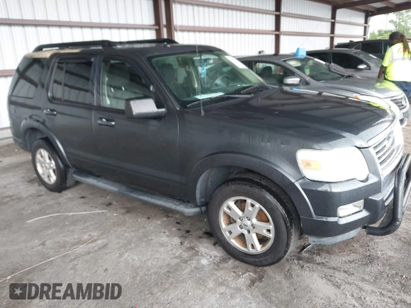 2010 Ford Explorer XLT z VIN 1FMEU7DE4AUA46736, wystawiony jako IAAI lot #42323483 z przebiegiem 120 000 mil mil oraz . Historia ofert i sprzedaży dostępna na DreamBid. Obrazek 1.