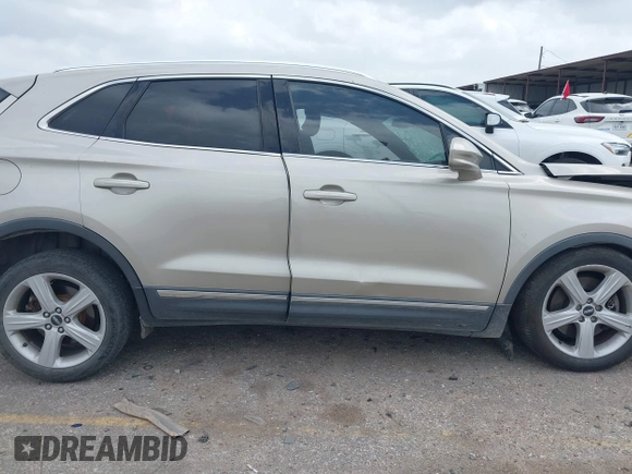 2015 Lincoln MKC z VIN 5LMCJ1A92FUJ19837, wystawiony jako IAAI lot #41948224 z przebiegiem Nie podano mil oraz . Historia ofert i sprzedaży dostępna na DreamBid. Obrazek 13.