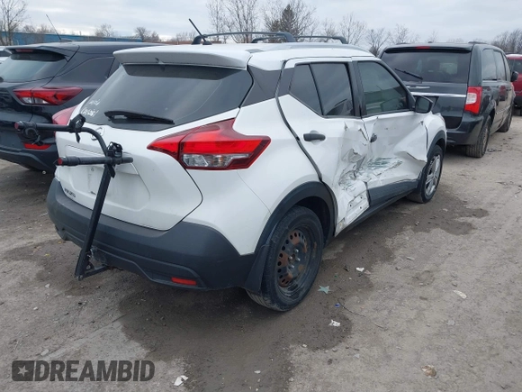 2019 Nissan Kicks SV with VIN 3N1CP5CU5KL471493, listed as a IAAI auction lot 40940794 with 111,733 mi miles. Bid and sale history available at carsss.com. Image 4.