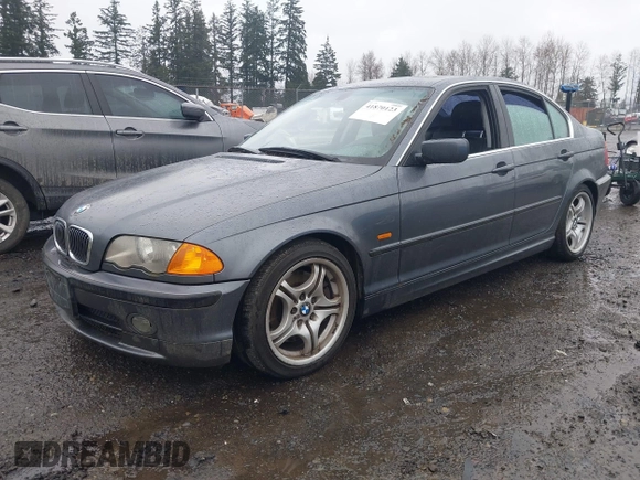 2001 BMW 3 Series 330i with VIN WBAAV53441FJ66616, listed as a IAAI auction lot 41870123 with 293,721 mi miles. Bid and sale history available at carsss.com. Image 2.