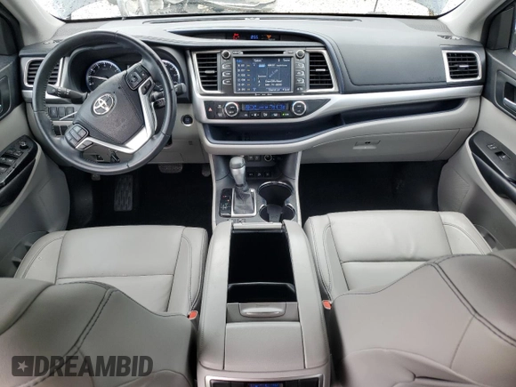 2018 Toyota Highlander SE z VIN 5TDJZRFHXJS821925, wystawiony jako Copart lot #56597305 z przebiegiem 36 232 mil mil oraz Szkoda całkowita • Salvage title. Historia ofert i sprzedaży dostępna na DreamBid. Obrazek 8.
