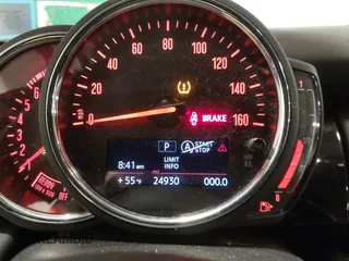 2020 MINI Hardtop Cooper S z VIN WMWXR5C01L2L36999, wystawiony jako IAAI lot #41404558 z przebiegiem 24 930 mil mil oraz . Historia ofert i sprzedaży dostępna na DreamBid. Obrazek 7.