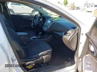 2016 Chevrolet Malibu LS z VIN 1G1ZB5ST5GF243762, wystawiony jako IAAI lot #42322879 z przebiegiem 172 926 mil mil oraz . Historia ofert i sprzedaży dostępna na DreamBid. Obrazek 5.