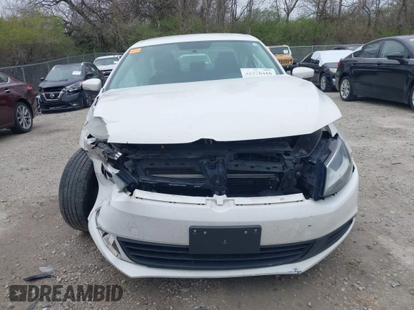 2014 Volkswagen Jetta SE z VIN 3VWD17AJ8EM211169, wystawiony jako IAAI lot #41978416 z przebiegiem 141 545 mil mil oraz . Historia ofert i sprzedaży dostępna na DreamBid. Obrazek 13.