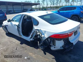 2016 Jaguar XF 35t Premium with VIN SAJBD4BV2GCY07515, listed as a IAAI auction lot 41492616 with 92,573 mi miles. Bid and sale history available at carsss.com. Image 3.