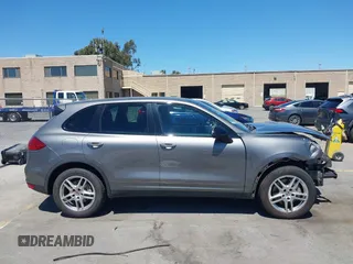 2014 Porsche Cayenne S с VIN WP1AB2A29ELA55755, выставлен на аукционе IAAI как лот 42653023 с пробегом 119 560 миль миль и . История ставок и продаж доступна на DreamBid. Изображение 14.