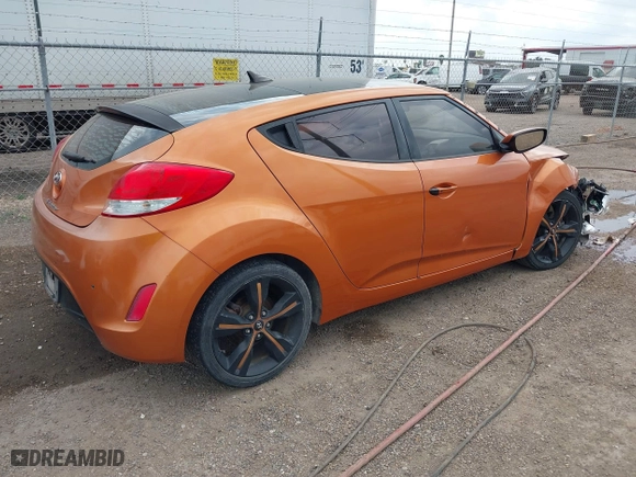 2015 Hyundai Veloster RE:FLEX with VIN KMHTC6AD8FU238345, listed as a IAAI auction lot 41549377 with 117,240 mi miles. Bid and sale history available at carsss.com. Image 4.