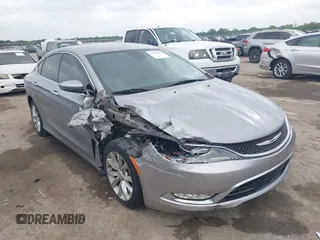 2015 Chrysler 200 C z VIN 1C3CCCCG3FN510258, wystawiony jako IAAI lot #42135949 z przebiegiem 93 993 mil mil oraz . Historia ofert i sprzedaży dostępna na DreamBid. Obrazek 1.