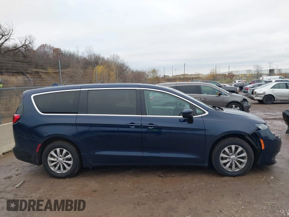 2017 Chrysler Pacifica Touring with VIN 2C4RC1DG3HR592796, listed as a IAAI auction lot 40941158 with 157,291 mi miles and . Bid and sale history available at DreamBid. Image 13.