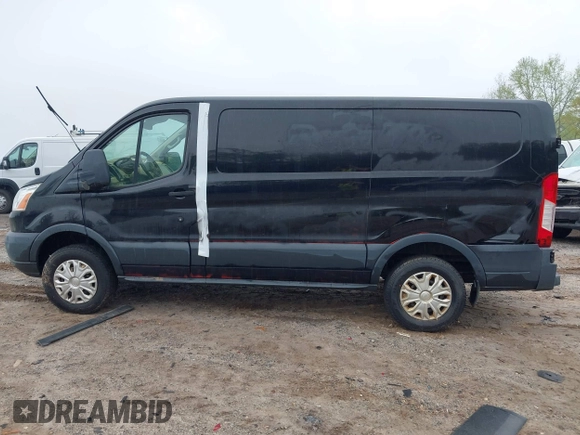 2017 Ford Transit z VIN 1FTYE1YM6HKA47762, wystawiony jako IAAI lot #41799938 z przebiegiem Nie podano mil oraz . Historia ofert i sprzedaży dostępna na DreamBid. Obrazek 13.