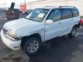 2002 Suzuki XL-7 Standard with VIN JS3TX92V824125363, listed as a IAAI auction lot 41221270 with 190,034 mi miles. Bid and sale history available at carsss.com. Image 2.