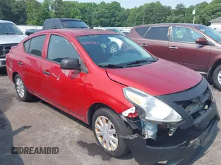 2015 Nissan Versa SV z VIN 3N1CN7AP4FL900238, wystawiony jako IAAI lot #42409184 z przebiegiem 126 726 mil mil oraz . Historia ofert i sprzedaży dostępna na DreamBid. Obrazek 1.