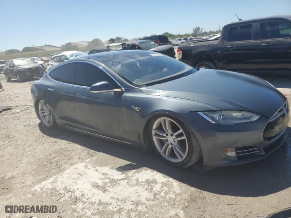 2013 Tesla Model S with VIN 5YJSA1AG3DFP13358, listed as a Copart auction lot 47680175 with 0 mi miles and Clean Title. Bid and sale history available at carsss.com. Image 4.