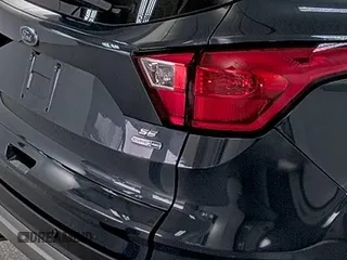 2019 Ford Escape SE z VIN 1FMCU9GD9KUA54757, wystawiony jako IAAI lot #42516631 z przebiegiem 87 040 mil mil oraz . Historia ofert i sprzedaży dostępna na DreamBid. Obrazek 4.