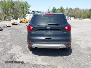 2019 Ford Escape SE z VIN 1FMCU9GD4KUA83745, wystawiony jako IAAI lot #42148855 z przebiegiem 101 592 mil mil oraz . Historia ofert i sprzedaży dostępna na DreamBid. Obrazek 16.