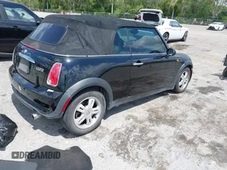 2006 MINI Convertible z VIN WMWRF33566TG15464, wystawiony jako IAAI lot #42285777 z przebiegiem 144 430 mil mil oraz . Historia ofert i sprzedaży dostępna na DreamBid. Obrazek 4.