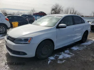 2013 Volkswagen Jetta Comfortline z VIN 3VWDL7AJ0DM438171, wystawiony jako Copart lot #48040305 z przebiegiem 215 951 mil mil oraz Czysty tytuł • Clean title. Historia ofert i sprzedaży dostępna na DreamBid. Obrazek 1.