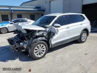 2018 Volkswagen Tiguan S with VIN 3VV1B7AX7JM057685, listed as a Copart auction lot 47518595 with 44,879 mi miles and Salvage Title. Bid and sale history available at carsss.com. Image 1.