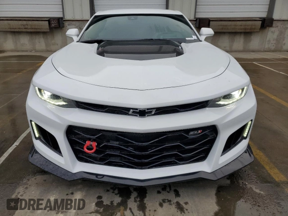 2023 Chevrolet Camaro ZL1 z VIN 1G1FK1R64P0104947, wystawiony jako Copart lot #56560435 z przebiegiem 17 503 mil mil oraz Szkody całkowita. Historia ofert i sprzedaży dostępna na DreamBid. Obrazek 5.