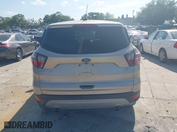 2017 Ford Escape SE z VIN 1FMCU0GD8HUC60074, wystawiony jako IAAI lot #41918443 z przebiegiem 85 787 mil mil oraz . Historia ofert i sprzedaży dostępna na DreamBid. Obrazek 17.