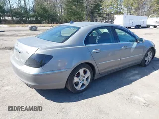 2005 Acura RL with VIN JH4KB16505C013847, listed as a IAAI auction lot 41805830 with 289,564 mi miles. Bid and sale history available at carsss.com. Image 4.