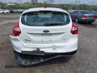 2014 Ford Focus SE with VIN 1FADP3K28EL291260, listed as a IAAI auction lot 42029753 with 98,686 mi miles. Bid and sale history available at carsss.com. Image 17.