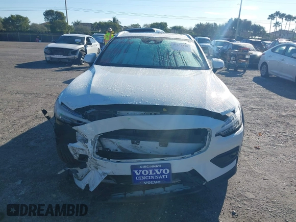 2021 Volvo V60 z VIN YV4102WK4M1076911, wystawiony jako IAAI lot #41672550 z przebiegiem 58 343 mil mil oraz . Historia ofert i sprzedaży dostępna na DreamBid. Obrazek 6.