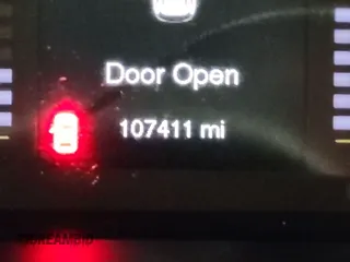 2017 Jeep Cherokee Altitude z VIN 1C4PJLABXHW654364, wystawiony jako IAAI lot #42723300 z przebiegiem 107 408 mil mil oraz . Historia ofert i sprzedaży dostępna na DreamBid. Obrazek 1.