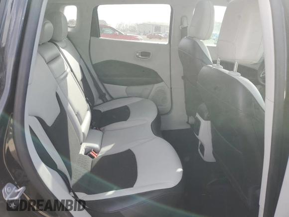 2019 Jeep Compass Latitude z VIN 3C4NJCBB5KT652654, wystawiony jako Copart lot #49722665 z przebiegiem 97 163 mil mil oraz Szkoda całkowita • Salvage title. Historia ofert i sprzedaży dostępna na DreamBid. Obrazek 10.