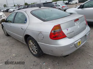 2004 Chrysler 300M M z VIN 2C3HE66G94H692745, wystawiony jako IAAI lot #42255768 z przebiegiem 106 098 mil mil oraz . Historia ofert i sprzedaży dostępna na DreamBid. Obrazek 3.