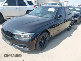 2016 BMW 3 Series 320i xDrive z VIN WBA8A3C51GK689115, wystawiony jako IAAI lot #41933558 z przebiegiem 69 625 mil mil oraz . Historia ofert i sprzedaży dostępna na DreamBid. Obrazek 17.