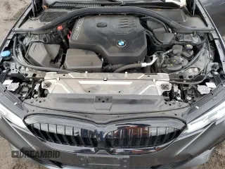2022 BMW 3 Series 330i xDrive z VIN 3MW5R7J01N8C77673, wystawiony jako Copart lot #43196945 z przebiegiem 39 517 mil mil oraz Szkoda całkowita • Salvage title. Historia ofert i sprzedaży dostępna na DreamBid. Obrazek 12.